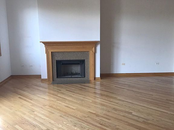 3rd image of 2539 N Southport Ave #L3
