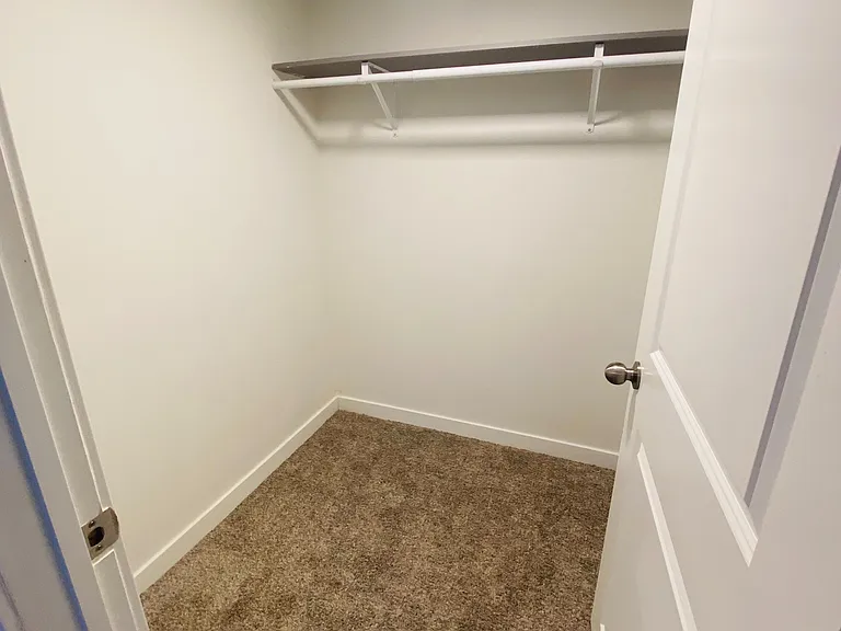 57 Hoover Cres — Photo 14
