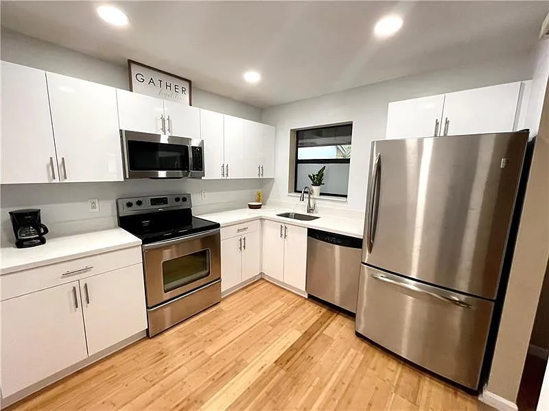 2 bed, 2.0 bath, 955 sqft, $2,100 — Photo 1