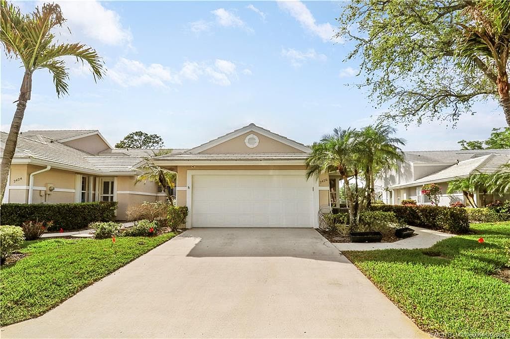 2426 SW Foxpoint Trl