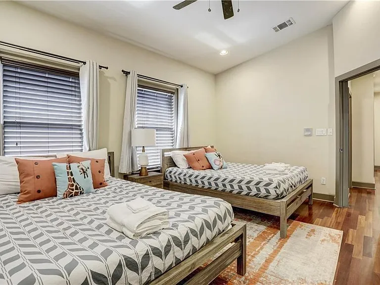 602 W North Loop Blvd — Photo 21