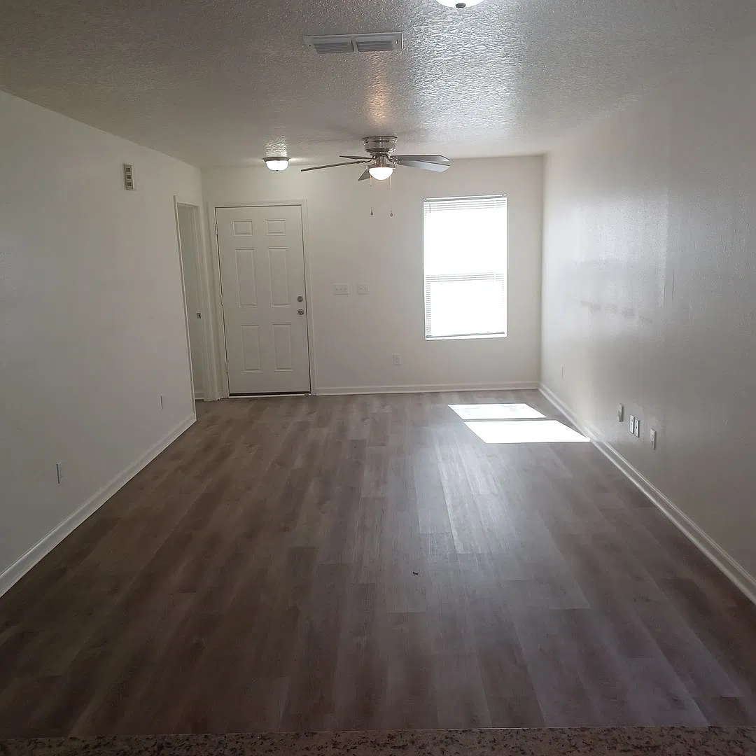 Newer 3 BR 2 BA home convenient to downtown St Augustine — Photo 3