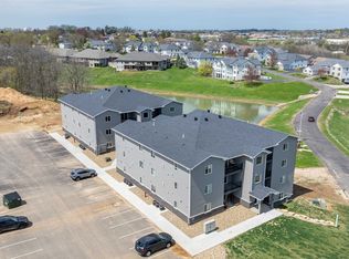 3130 Lake Ridge Dr, Dubuque, IA 52003