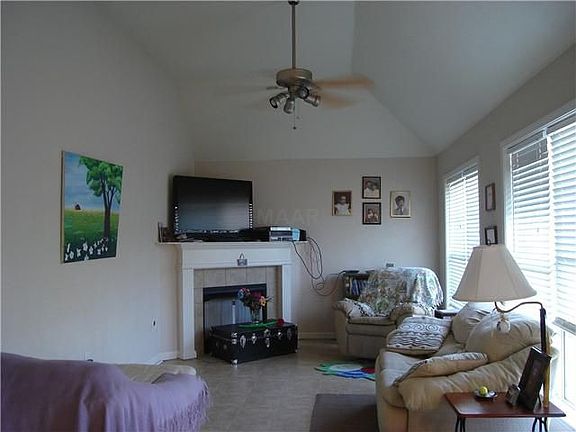 3rd image of 120 Brookhaven Ln