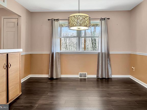 5th image of 28 Evergreen Dr