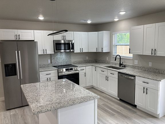 3rd image of 10423 Preston Ct