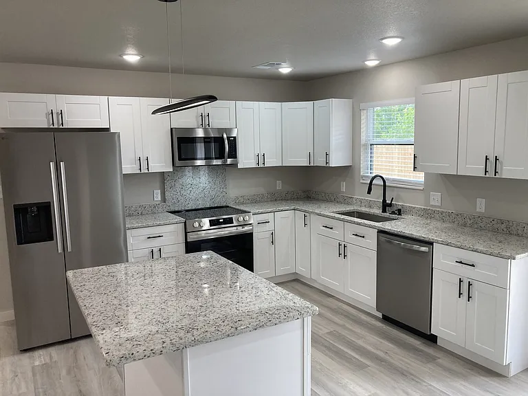 10423 Preston Ct — Photo 3
