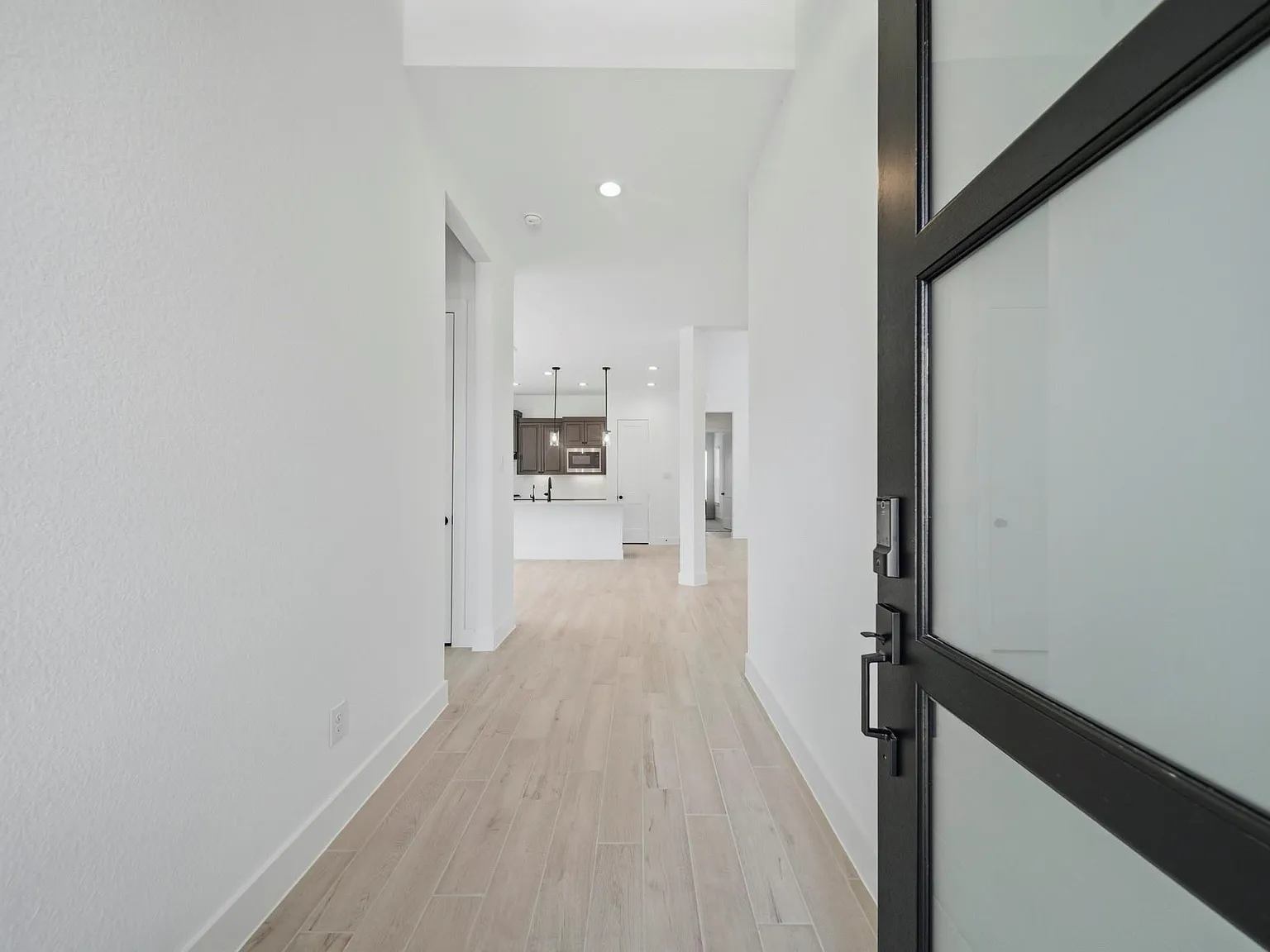 4 bed, 3.0 bath, 2748 sqft, $3,650 — Photo 2