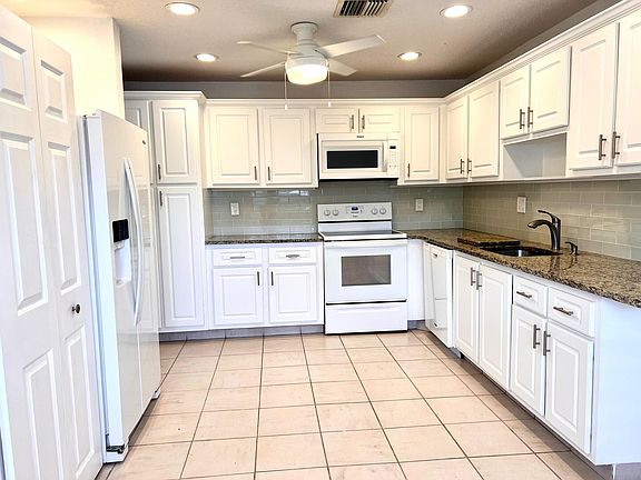 4th image of 1320 NW 20th Avenue #103