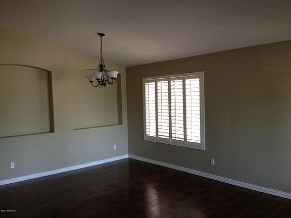 4th image of 513 W Weatherby Pl