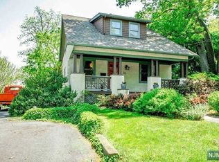 20 Highwood Ave, Midland Park, NJ 07432