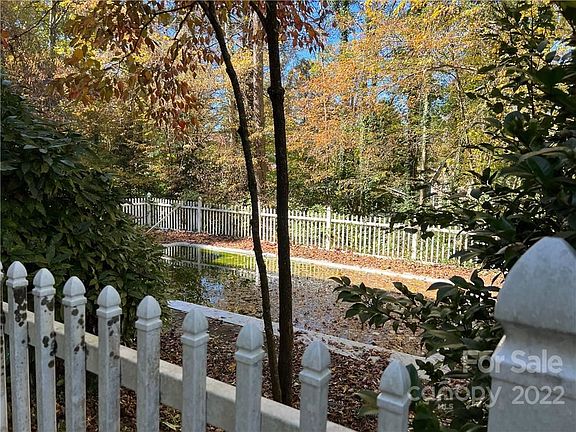 4th image of 235 Camelot Dr #70