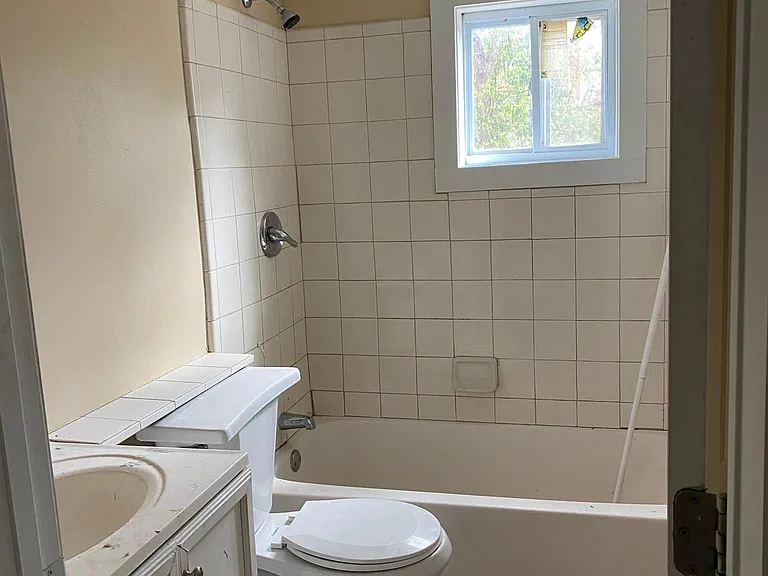 961 Lena St NW #A — Photo 8