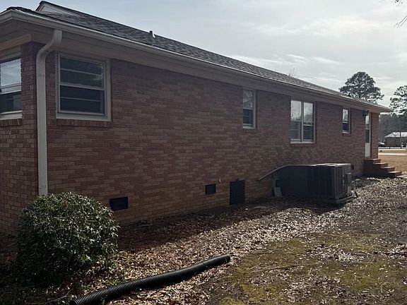 4th image of 4625 Graham St.