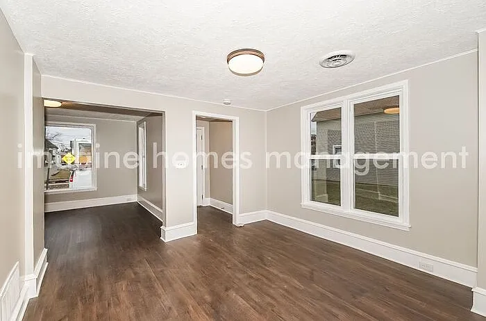 916 20th Ave NE — Photo 7
