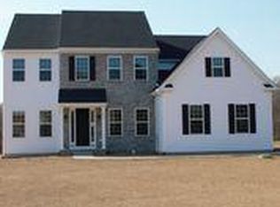 2635 Long Ridge Dr, Hellertown, PA 18055