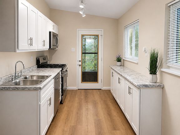 4th image of 1125 Apache Dr