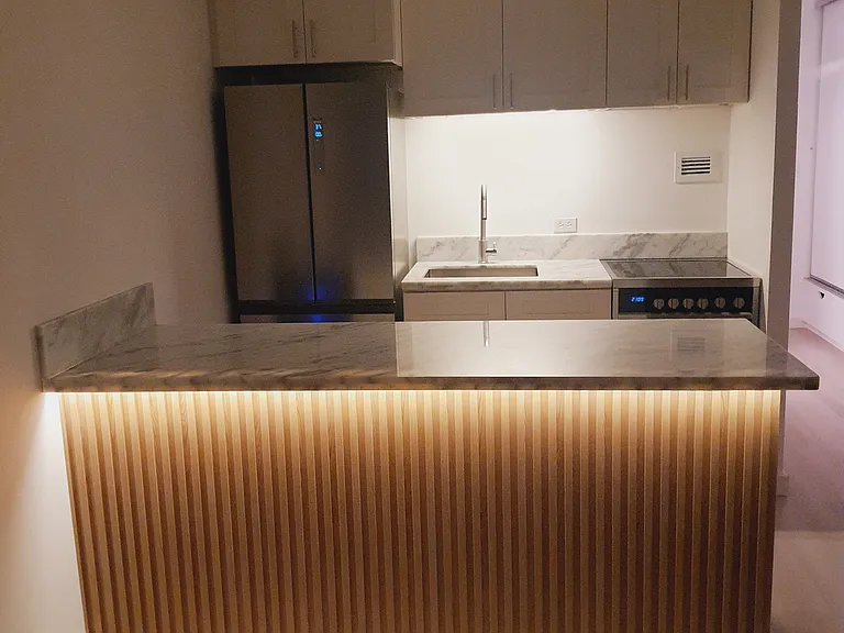 747 Amana St — Photo 2