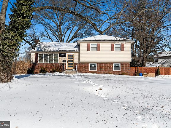 3rd image of 209 Front St