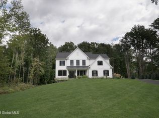 2 Daffodil Dr, Saratoga Springs, NY 12866