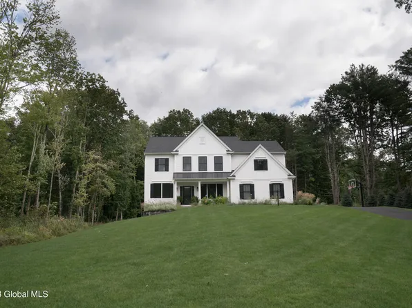2 Daffodil Drive, Saratoga Springs, NY 12866