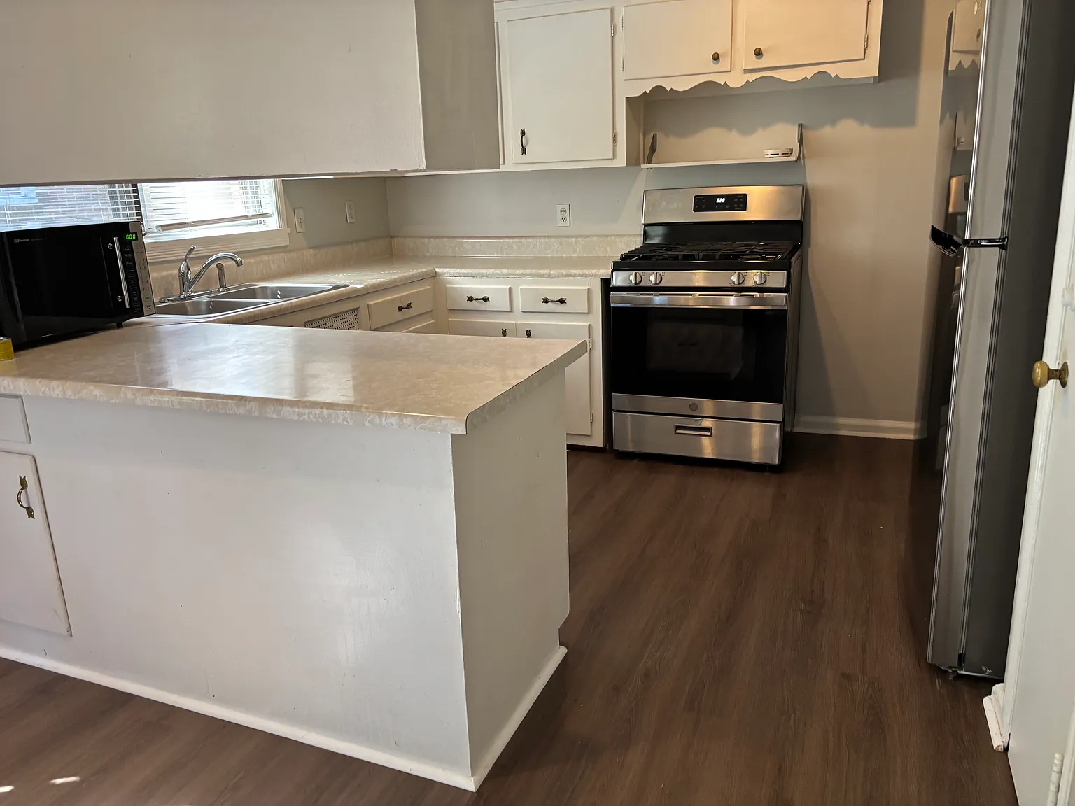 1 bed, 880 sqft, $1,290 — Photo 3
