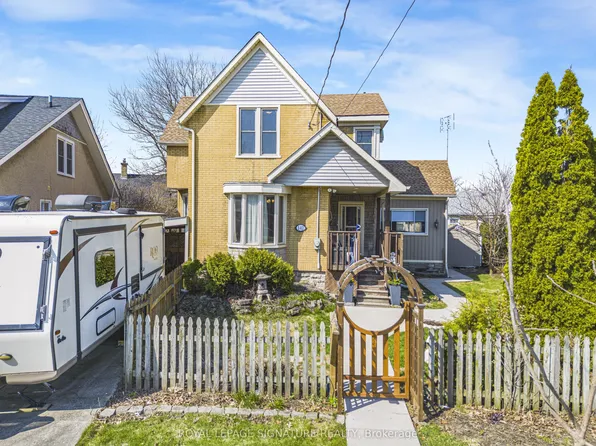 141 York St, Saint Catharines, ON L2R 6E8