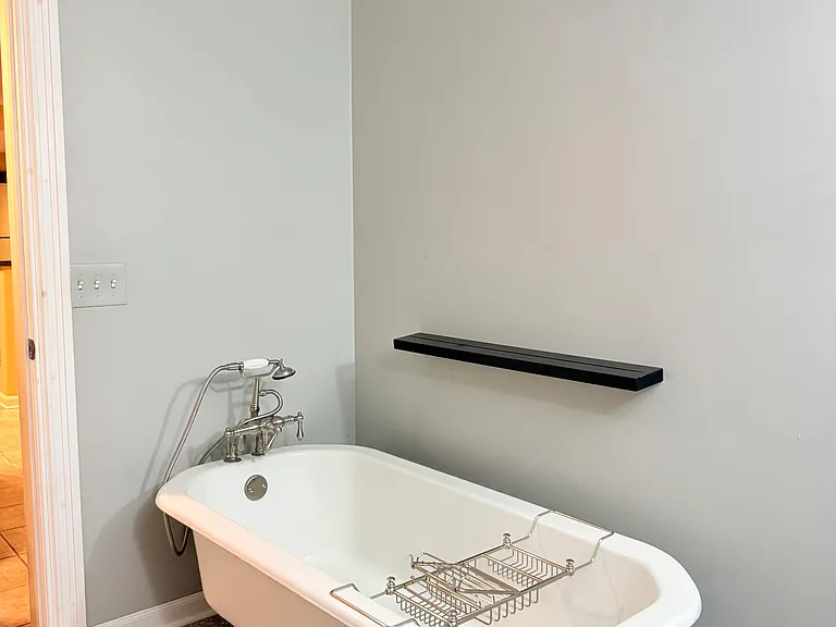 333 W 2nd St #1 — Photo 11
