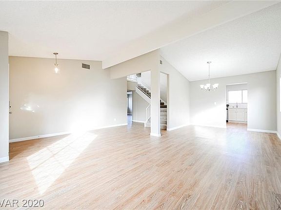 5th image of 3138 Regal Oak Dr