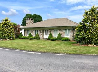 7 Apple Blossom Ln, Cranston, RI 02921