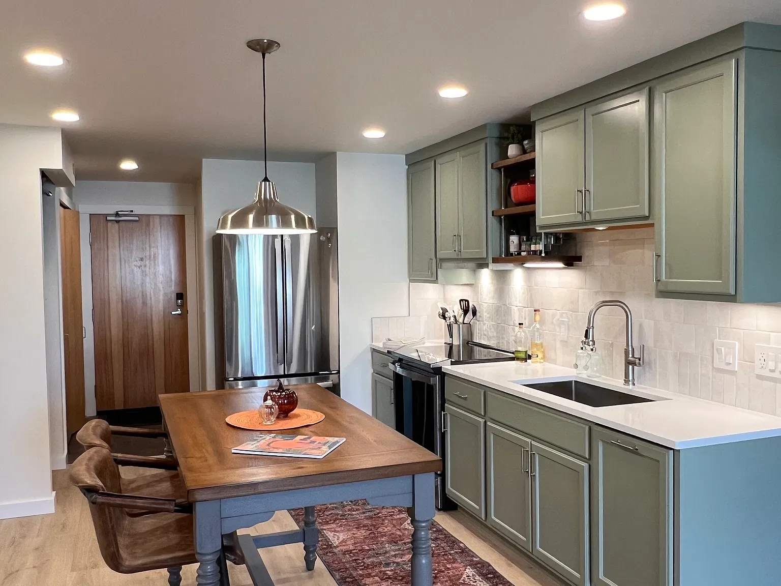 228 S Cottonwood Rd — Photo 2