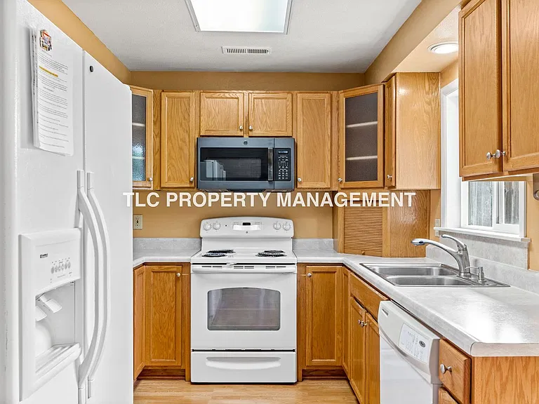 2199 Devos St — Photo 11