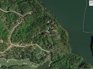 26 Edgewater Trl S, Toccoa, GA 30577