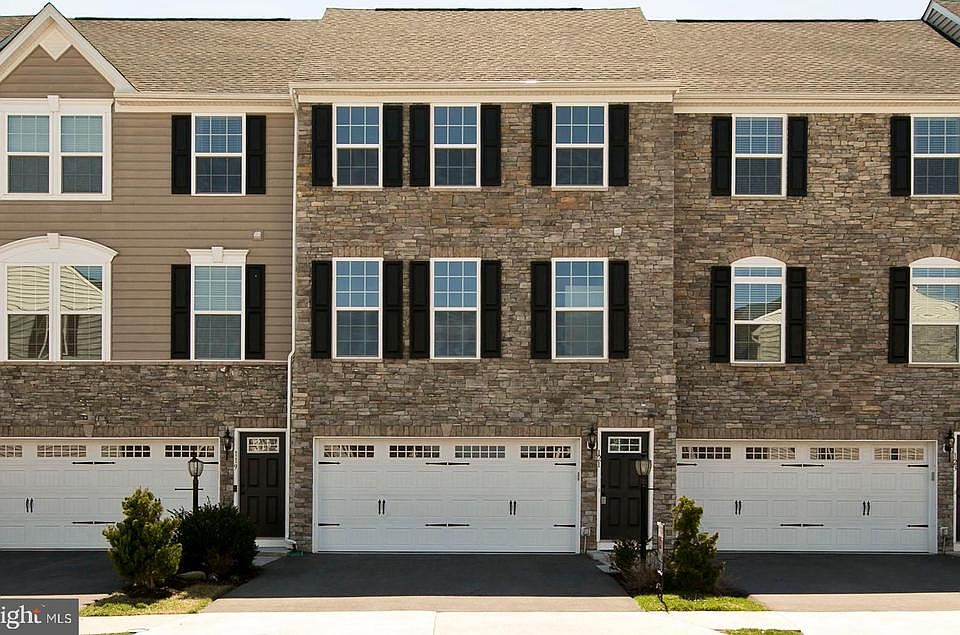 1st image of 121 Hornbeam Dr