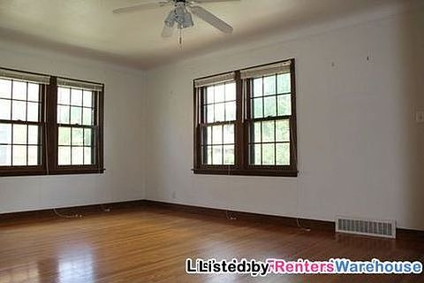 2nd image of 5444 Chicago Ave