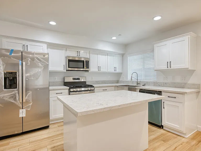 246 N Catalina St #3 — Photo 5