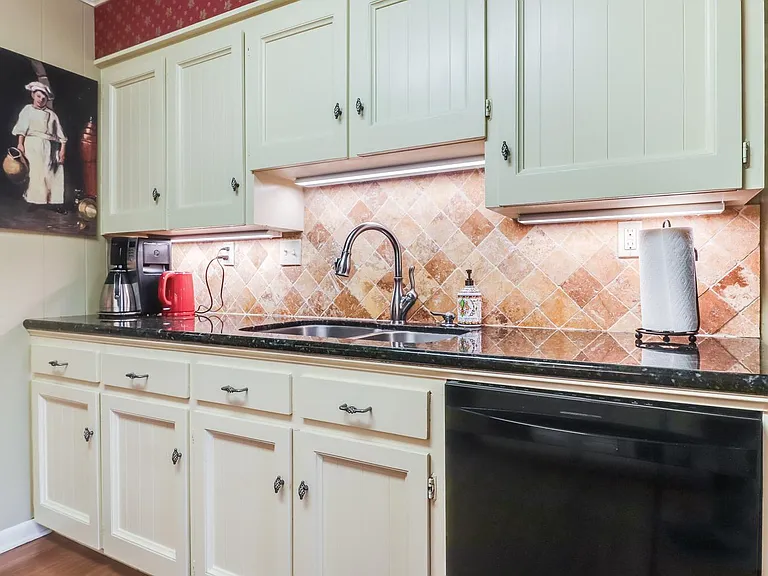 412 Woodvale Ave — Photo 13