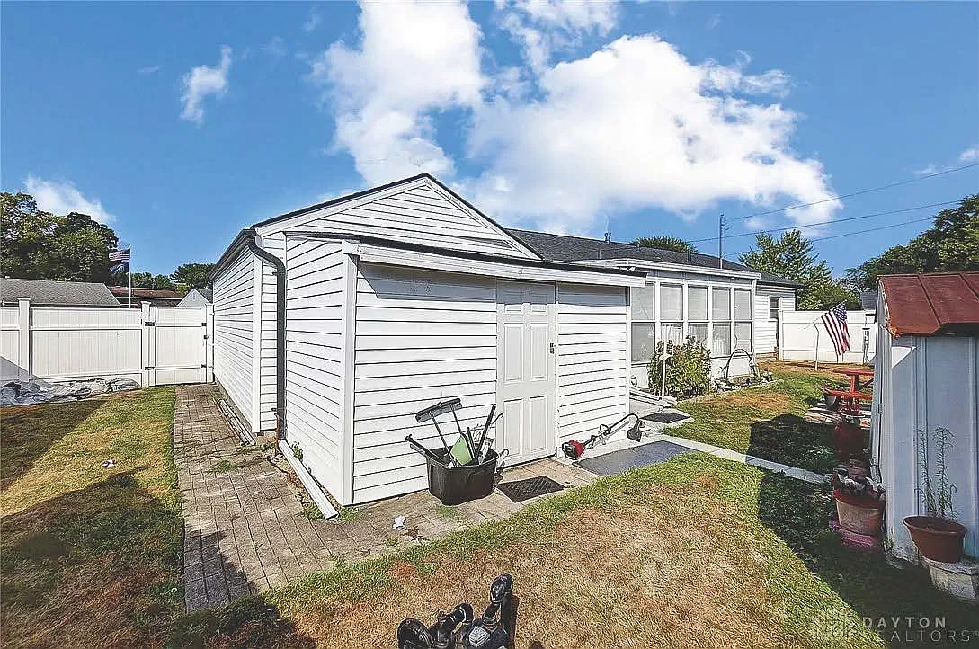 3 bed, 1008 sqft, $1,415 — Photo 4