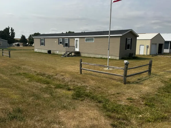 307 E Coffey St, Akaska, SD 57420
