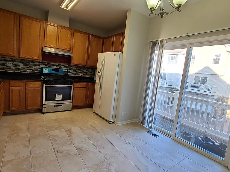 Chef's delight kitchen, Breakfast nook and Patio
