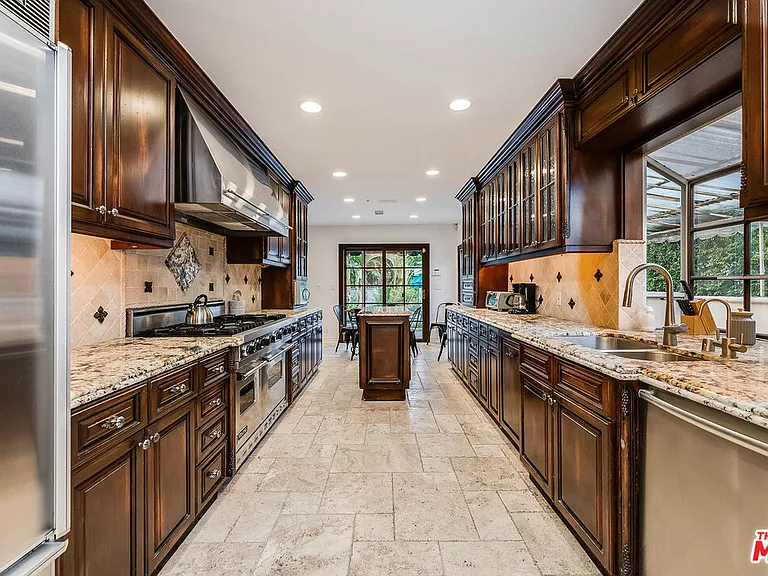 4063 Benedict Canyon Dr — Photo 19