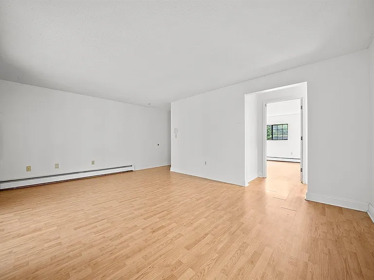 1810 Skyline Dr — Photo 9