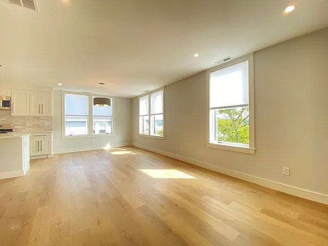 92 Walnut St #2 — Photo 2
