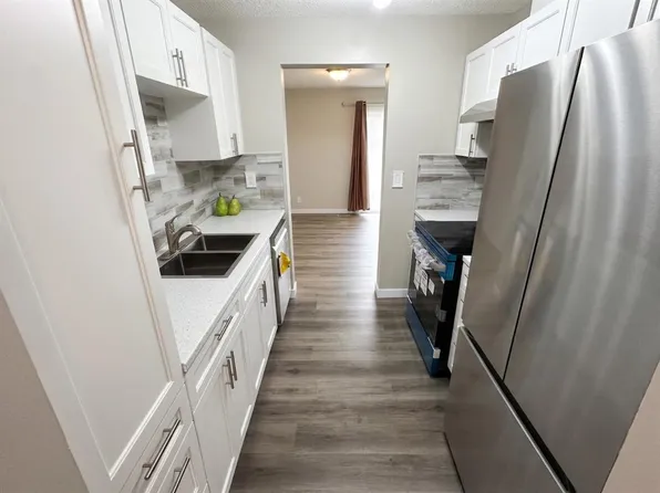 5935 N 63rd St #16, Red Deer, AB T4N 6C1