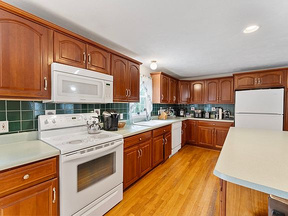 5th image of 3 Scott Ln