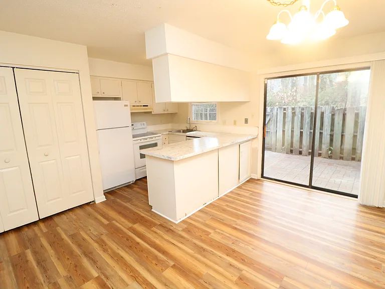 1260 Donaldson Ct — Photo 6