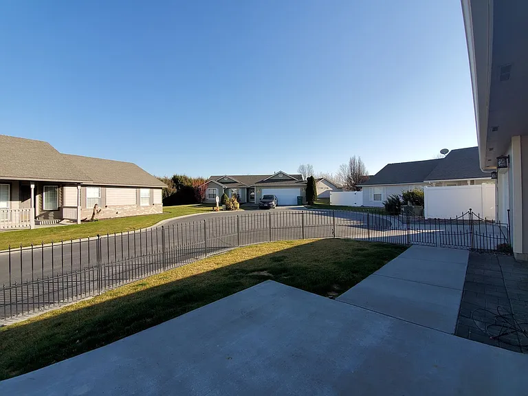 2421 S Arthur Ct — Photo 25