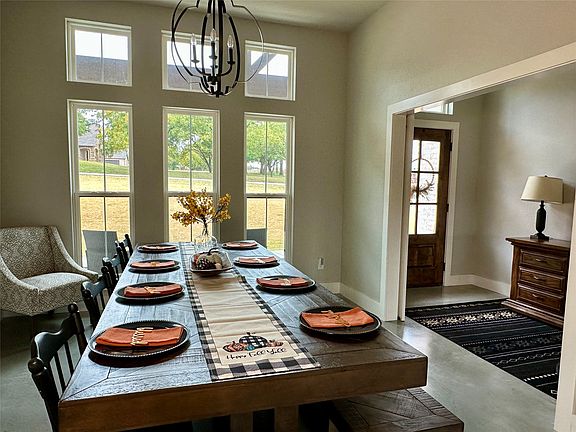 5th image of 105 Proctor Ln