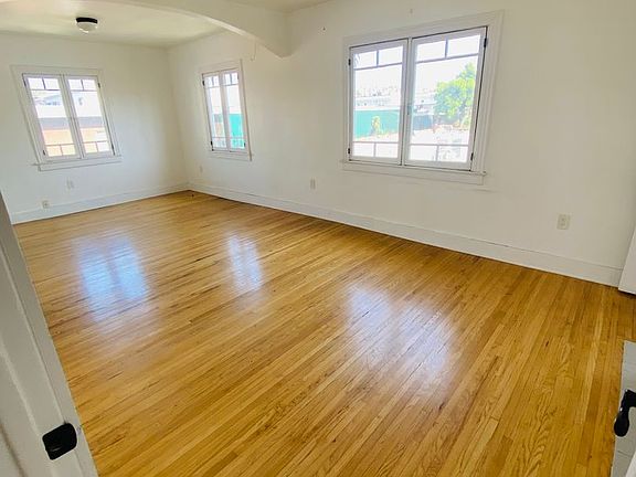 4th image of 4167 Oakwood Ave #4169-1/2