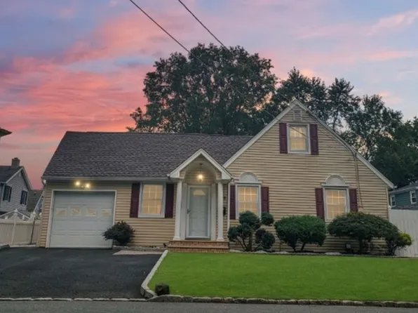 303 West Ln, Clark, NJ 07066